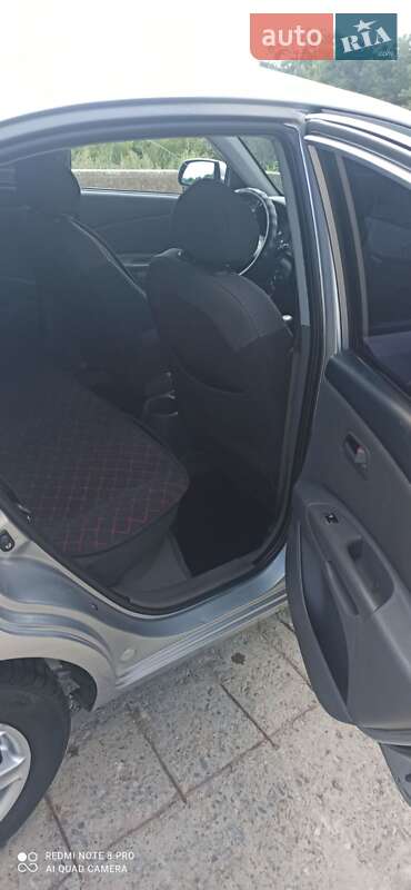 Хэтчбек Kia Rio 2007 в Богодухове