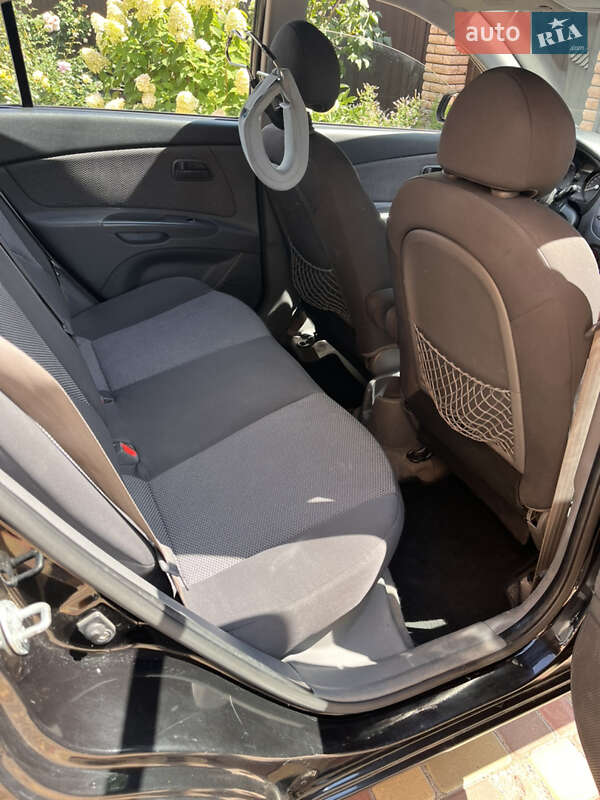 Хэтчбек Kia Rio 2009 в Виннице