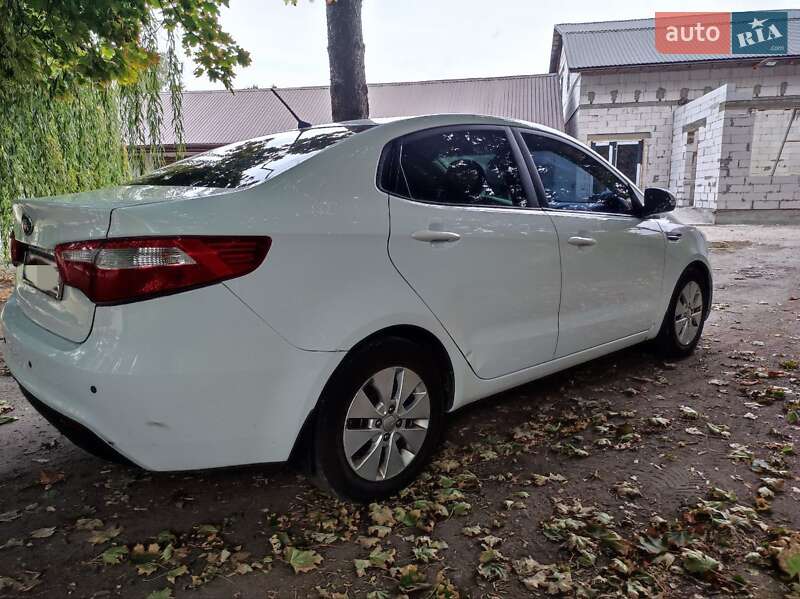 Седан Kia Rio 2013 в Украинке