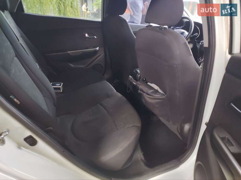 Седан Kia Rio 2013 в Украинке