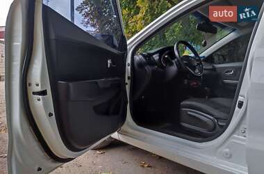 Седан Kia Rio 2013 в Украинке