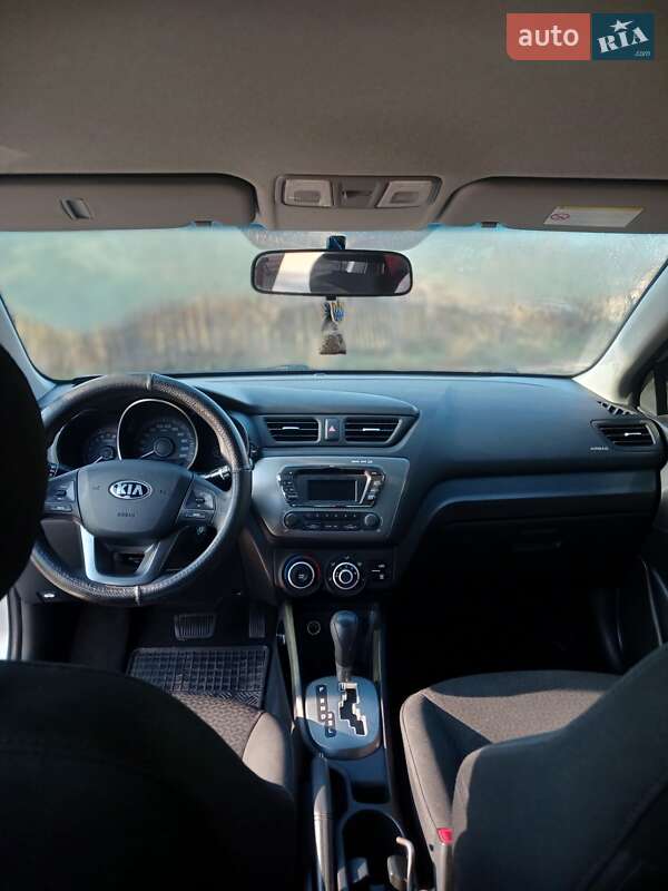 Седан Kia Rio 2013 в Кривом Роге