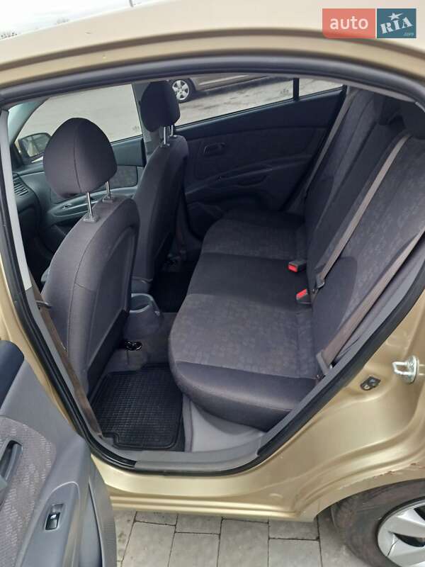 Хетчбек Kia Rio 2008 в Львові