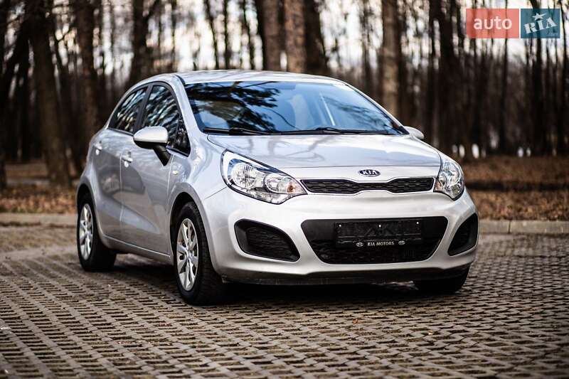 Хэтчбек Kia Rio 2012 в Покровске