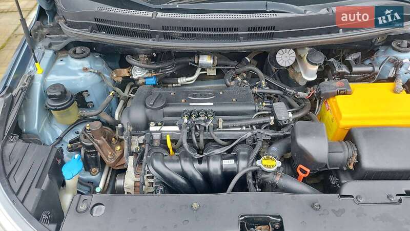 Седан Kia Rio 2013 в Чернігові