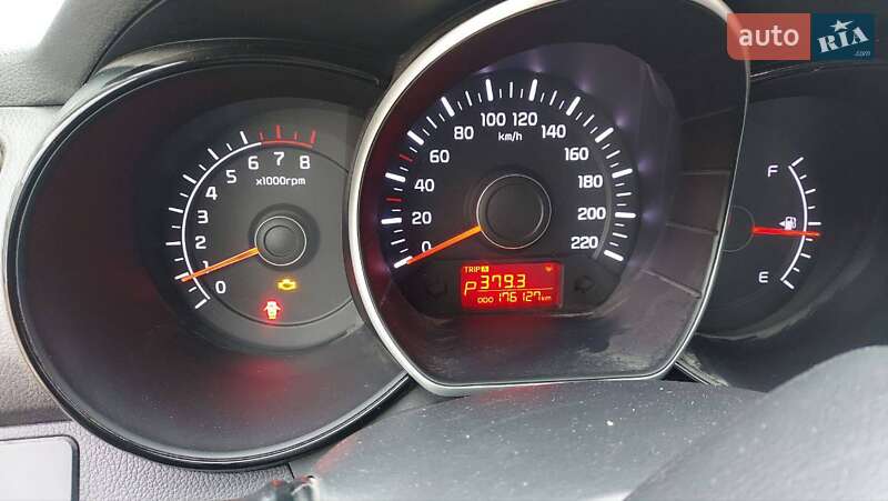 Седан Kia Rio 2013 в Чернігові