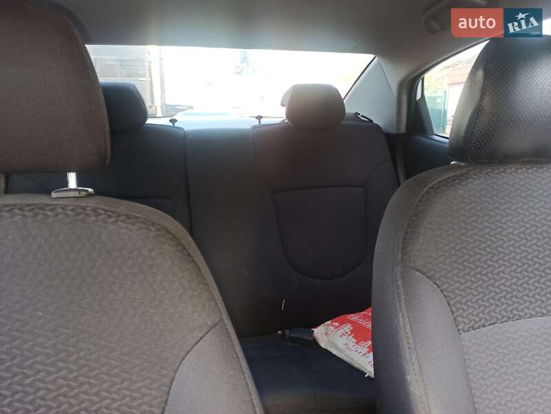 Седан Kia Rio 2013 в Вознесенську