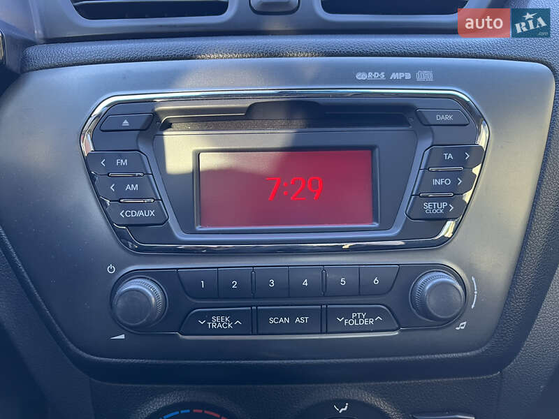 Седан Kia Rio 2012 в Кременчуге