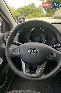 Седан Kia Rio 2013 в Кременчуге