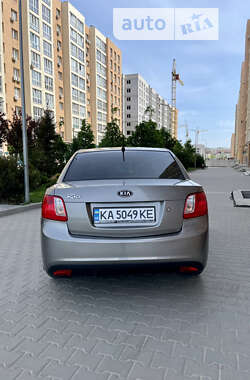 Седан Kia Rio 2011 в Софиевской Борщаговке