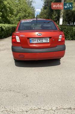 Седан Kia Rio 2005 в Подольске