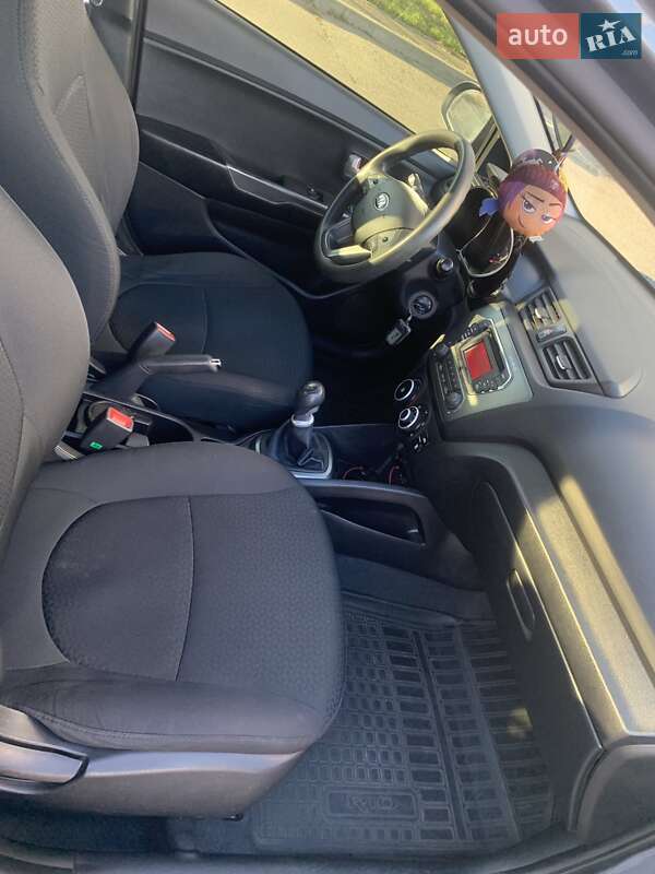 Седан Kia Rio 2013 в Борисполе