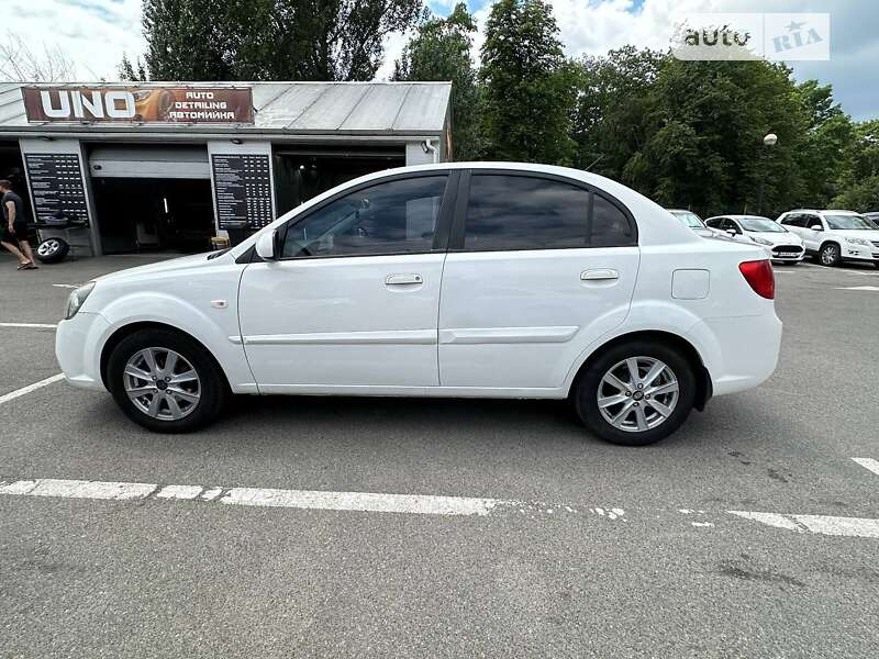 Седан Kia Rio 2010 в Києві