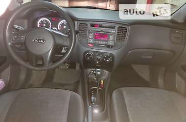 Хэтчбек Kia Rio 2010 в Киеве