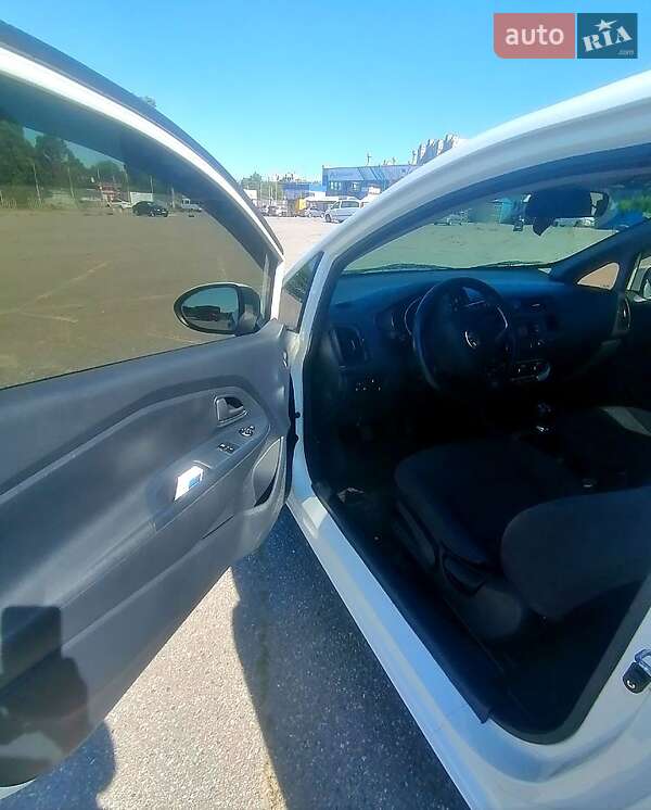 Хэтчбек Kia Rio 2013 в Харькове
