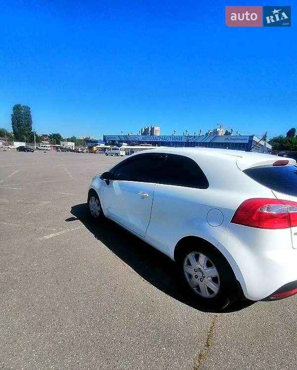 Хэтчбек Kia Rio 2013 в Харькове