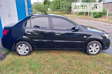 Седан Kia Rio 2010 в Черкассах