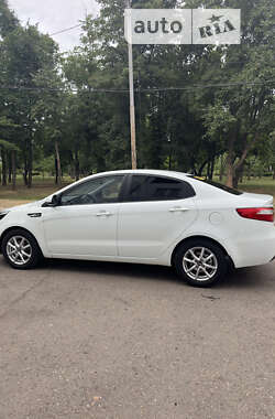 Седан Kia Rio 2012 в Кривому Розі