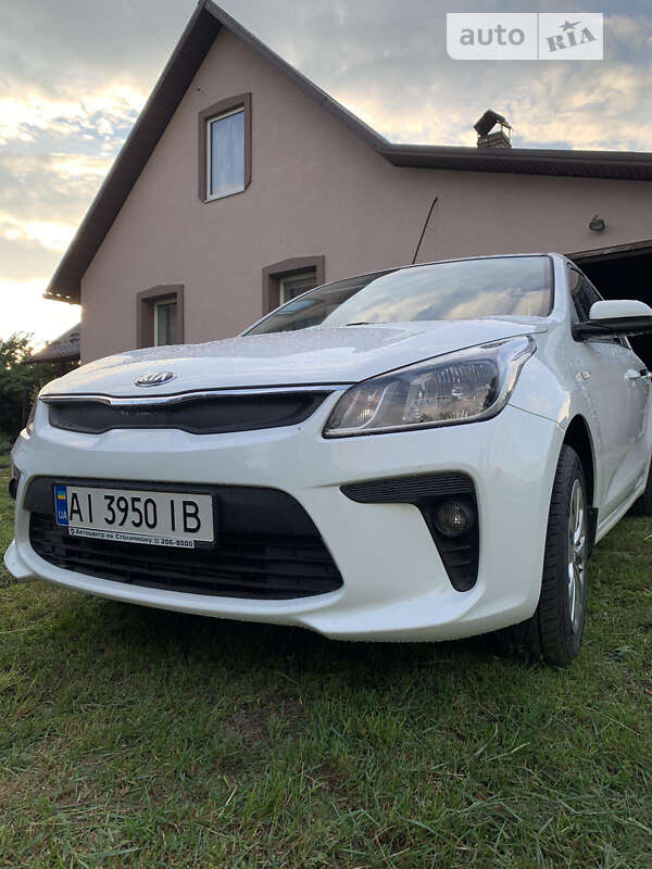 Седан Kia Rio 2017 в Іванковичах