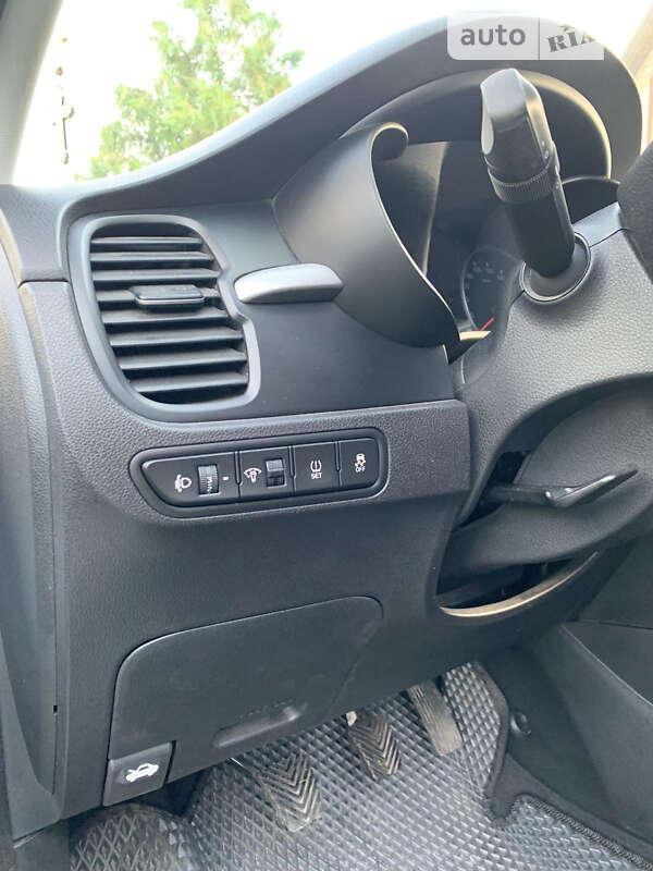 Седан Kia Rio 2017 в Іванковичах