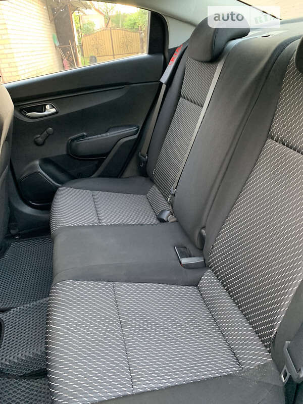 Седан Kia Rio 2017 в Іванковичах