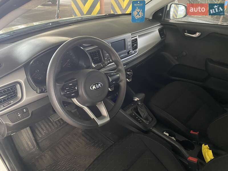 Седан Kia Rio 2017 в Харькове