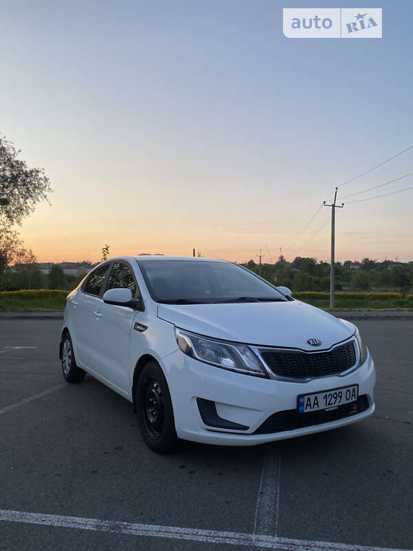 Седан Kia Rio 2013 в Бучі