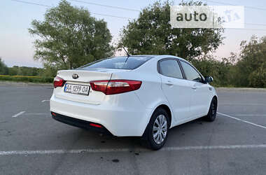 Седан Kia Rio 2013 в Бучі