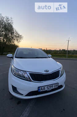 Седан Kia Rio 2013 в Бучі