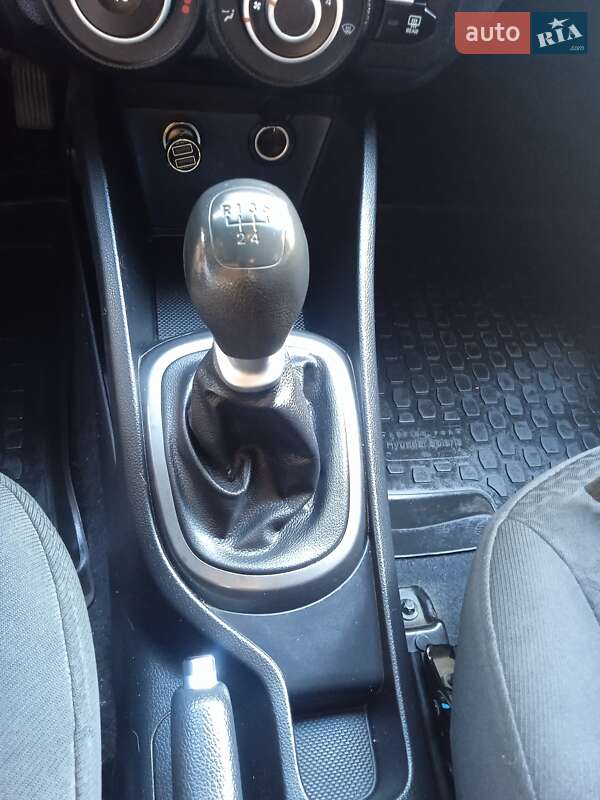 Седан Kia Rio 2012 в Харкові