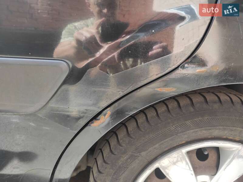 Седан Kia Rio 2006 в Ровно