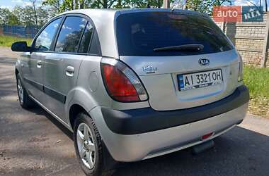 Хэтчбек Kia Rio 2006 в 