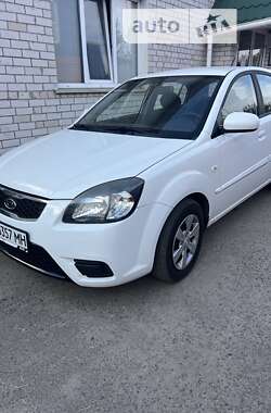 Хэтчбек Kia Rio 2011 в Барышевке