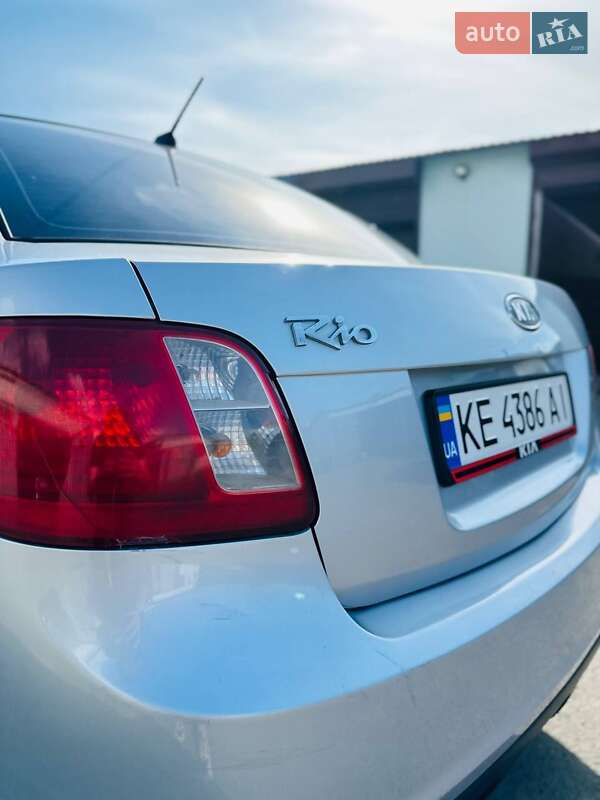 Седан Kia Rio 2010 в Днепре