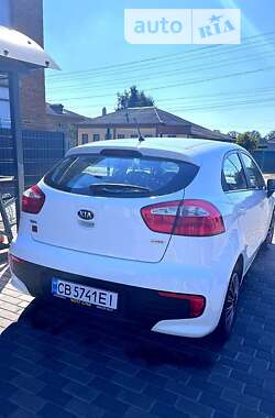 Хетчбек Kia Rio 2015 в Чернігові