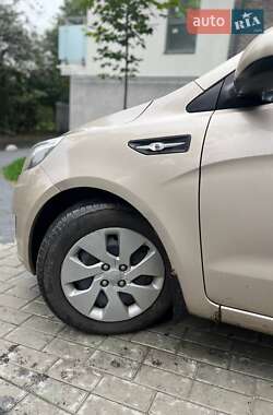 Седан Kia Rio 2012 в Львові