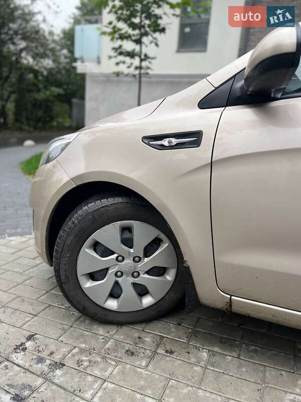 Седан Kia Rio 2012 в Львове