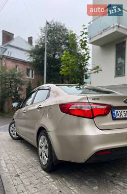 Седан Kia Rio 2012 в Львові