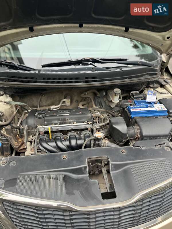 Седан Kia Rio 2012 в Львове
