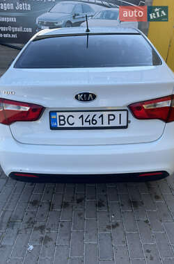 Седан Kia Rio 2012 в Новояворовске