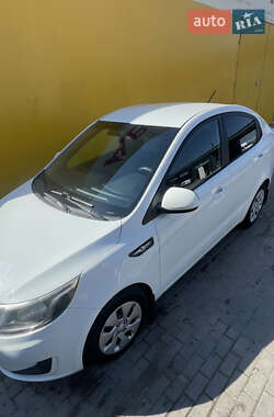 Седан Kia Rio 2012 в Новояворовске