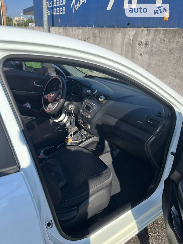 Седан Kia Rio 2012 в Києві