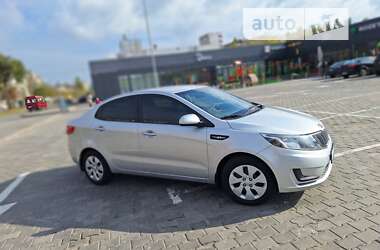 Седан Kia Rio 2013 в Кривом Роге