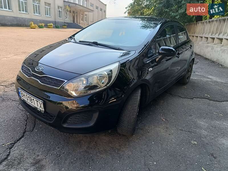 Хэтчбек Kia Rio 2011 в 
