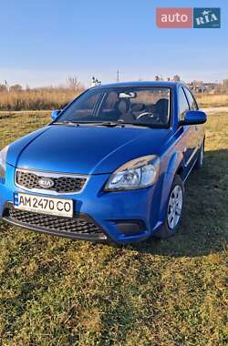 Седан Kia Rio 2010 в Овручі