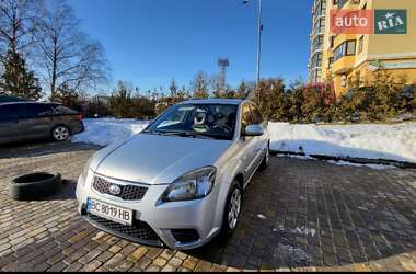 Седан Kia Rio 2010 в Львове