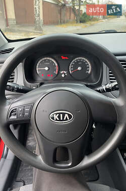 Хетчбек Kia Rio 2011 в Дніпрі