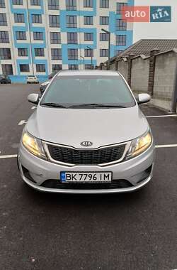 Седан Kia Rio 2012 в Ровно