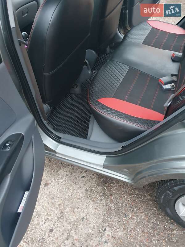 Седан Kia Rio 2011 в Чернигове