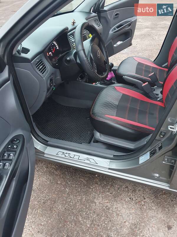 Седан Kia Rio 2011 в Чернигове